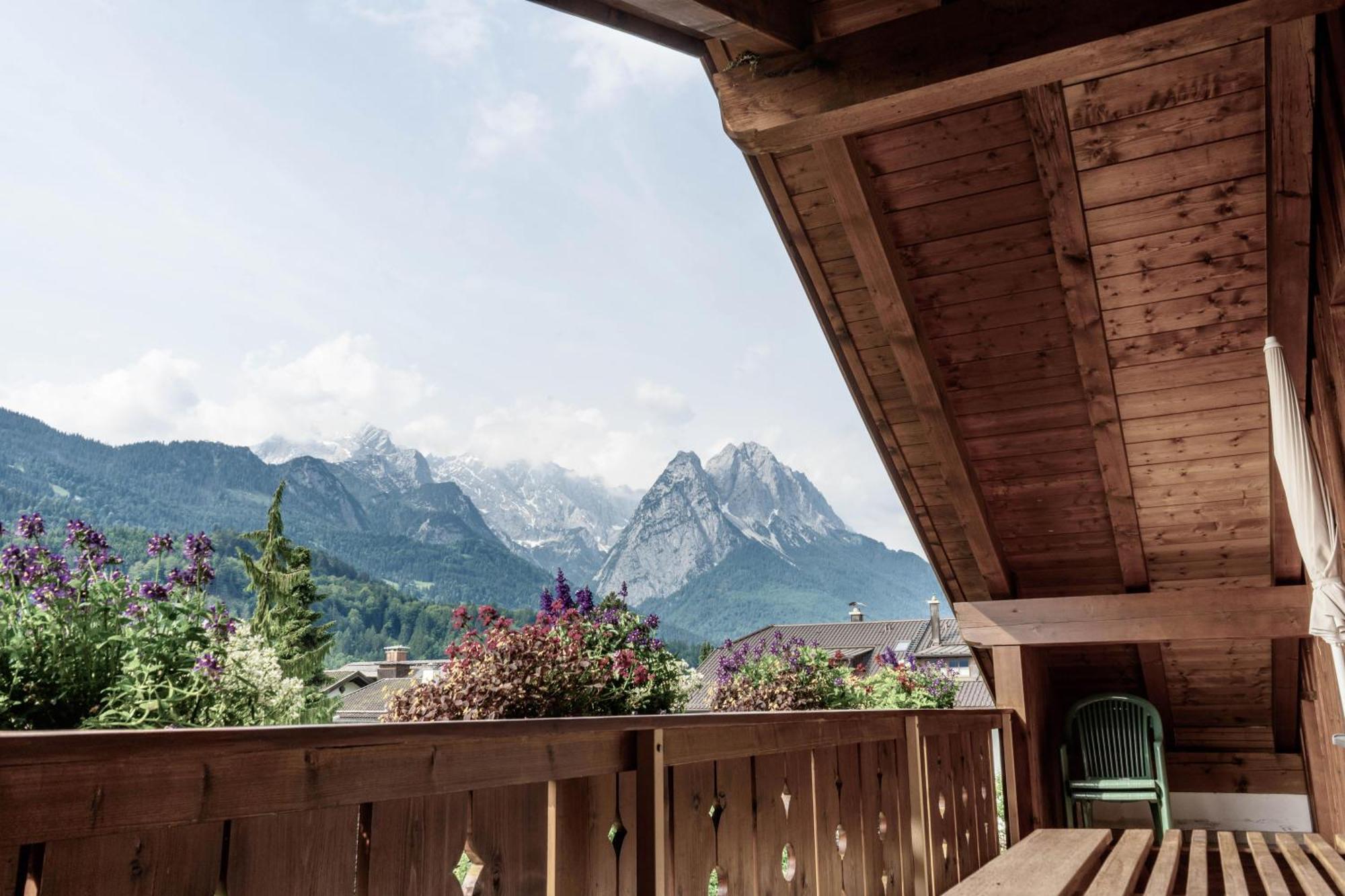 Gaestehaus Quirin Гармиш-Партенкирхен Экстерьер фото