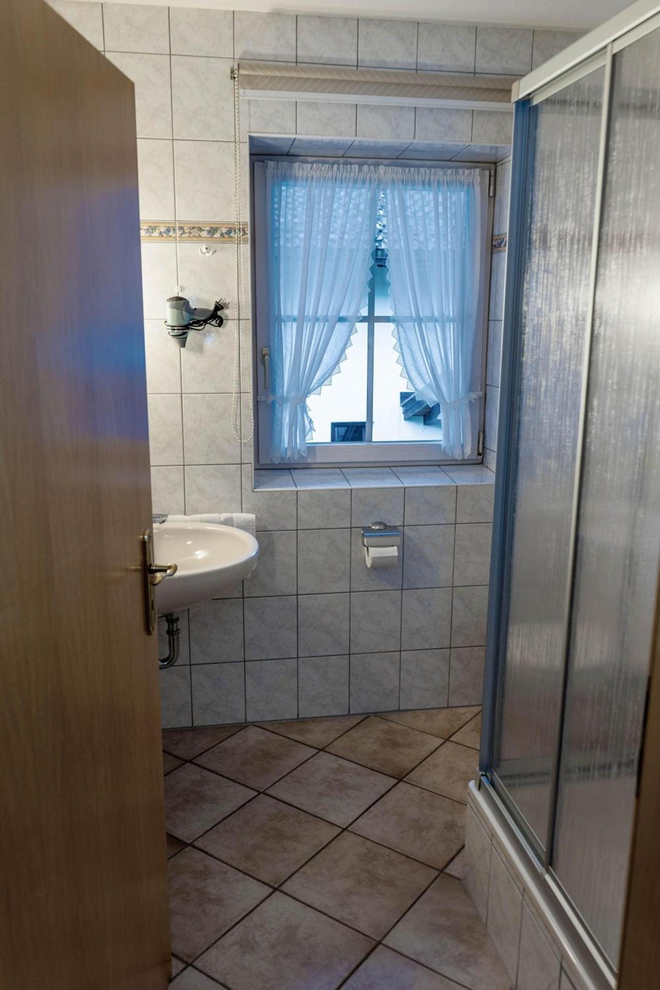 Gaestehaus Quirin Гармиш-Партенкирхен Экстерьер фото